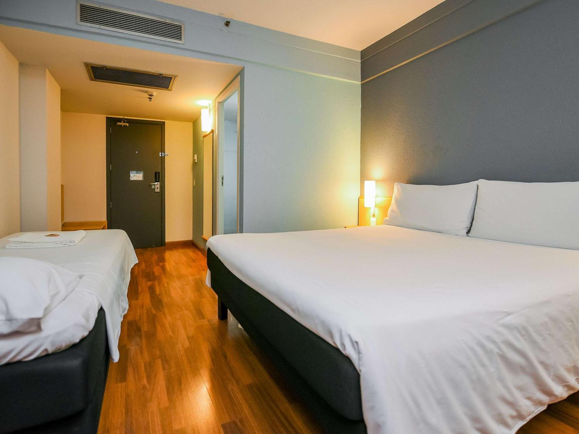ไอบิส กวารูโยส Hotel กัวรูยุส ภายนอก รูปภาพ