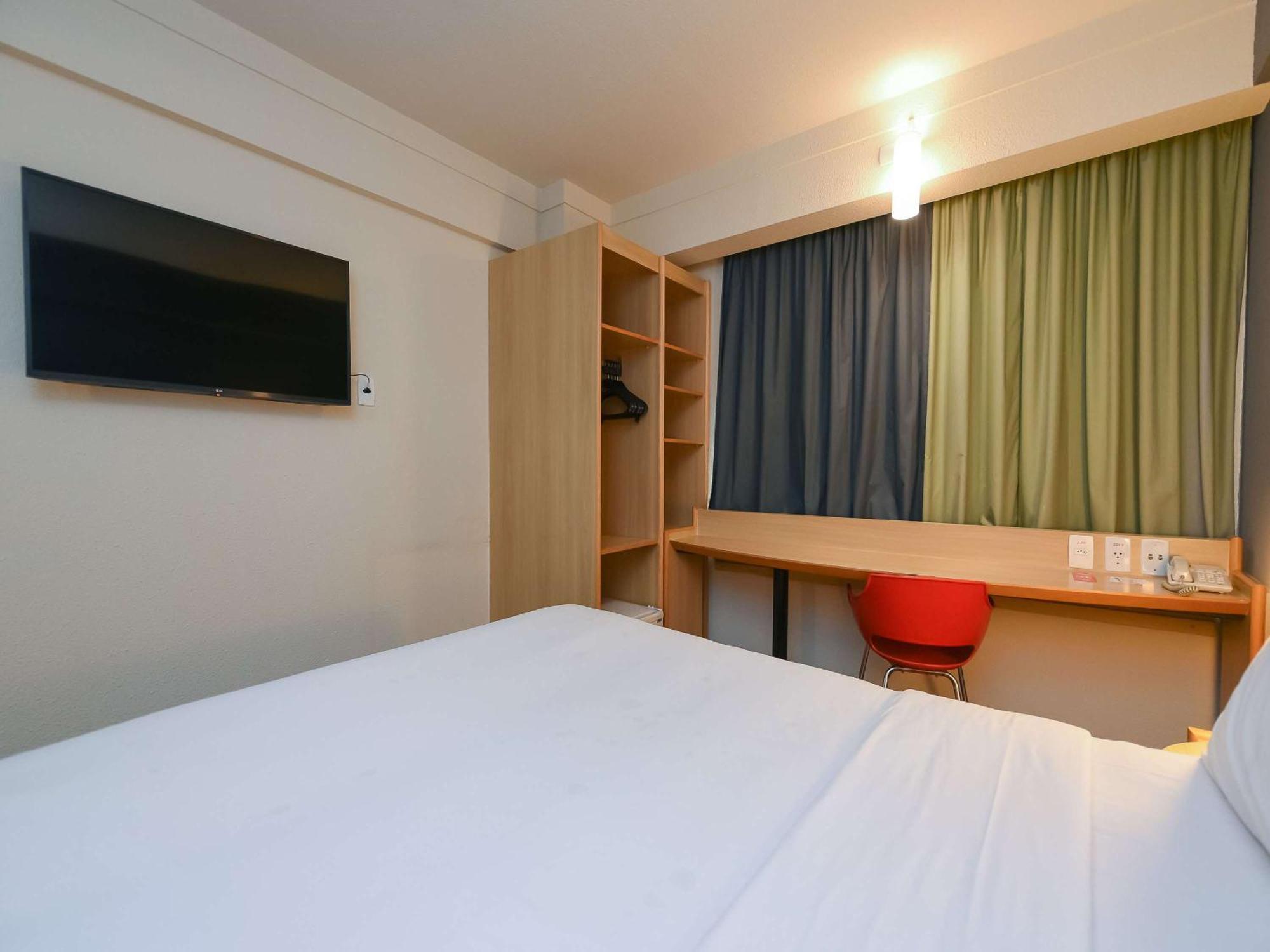 ไอบิส กวารูโยส Hotel กัวรูยุส ภายนอก รูปภาพ